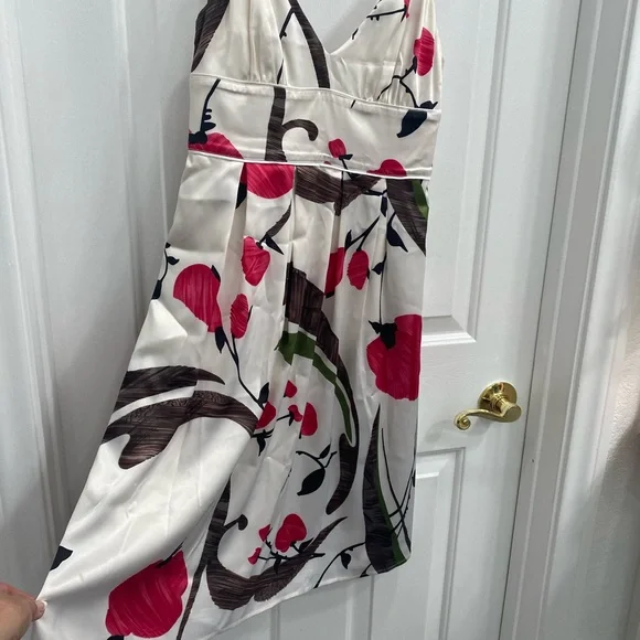 Marciano dress.  Spaghetti traps adjustable, florals with pink , green and brown - Picture 5 of 7